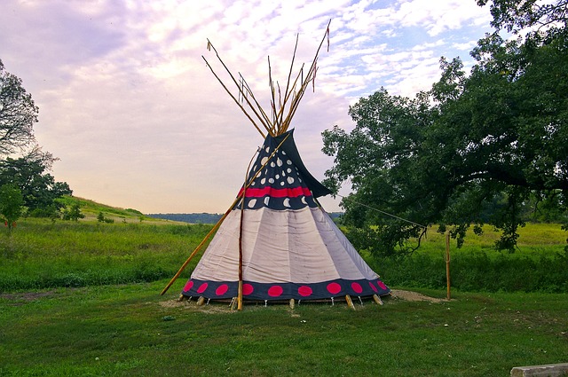 zdobené indiánské Teepee.jpg